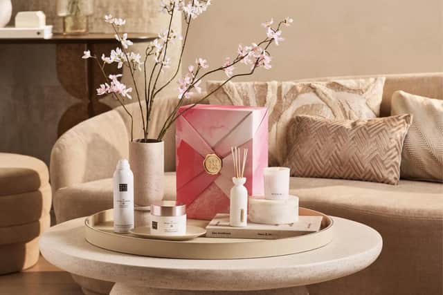 The Ritual Of Sakura - foaming shower gel, body cream, scented candle and mini fragrance sticks