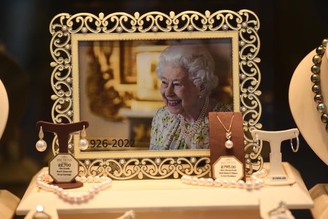 A tributes to the queen in the Browns jewellers window, Harrogate.