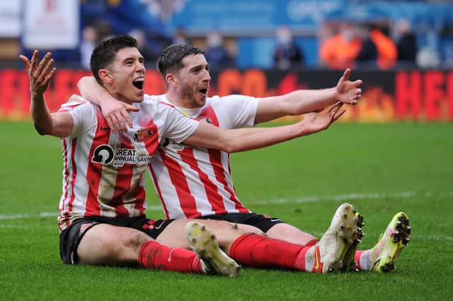 HIGH WYCOMBE, ENGLAND - JANUARY 08: Ross Stewart of Sunderland celebrates with teammate Lynden Gooch after scoring their team's third goal during the Sky Bet League One match between Wycombe Wanderers and Sunderland at Adams Park on January 08, 2022 in High Wycombe, England. (Photo by Alex Burstow/Getty Images)