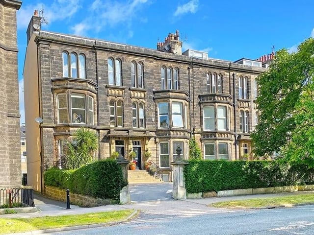 This two bedroom and one bathroom flat is for sale with Verity Frearson for £249,950