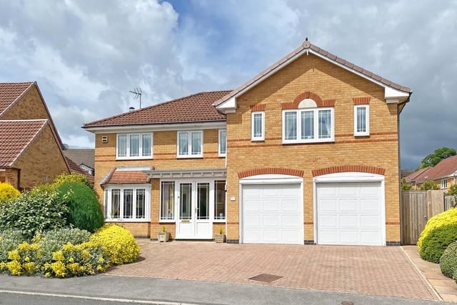 This five bedroom and three bathroom detached house is for sale with Verity Frearson for £800,000
