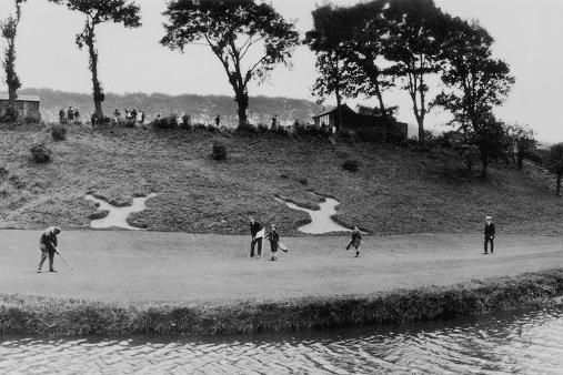 Golfers at Oakdale golf links in 1920.