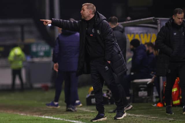 Sulphurites boss Simon Weaver takes his side to London to take on Bromley this weekend.