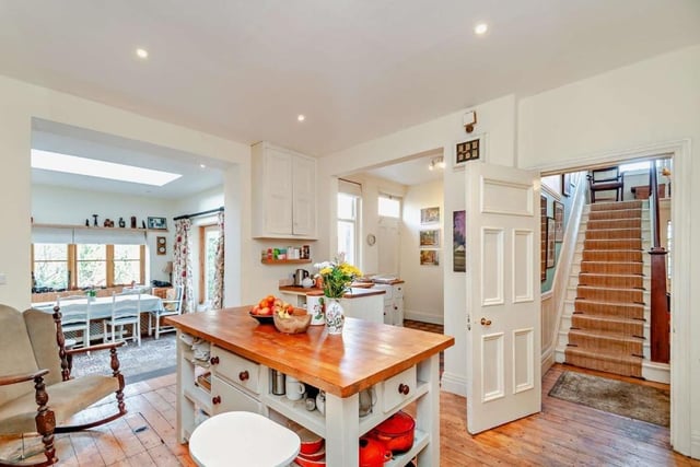 An open plan style arrangement with kitchen through to dining room.