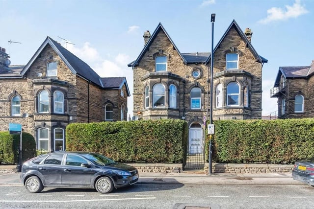 This one bedroom and one bathroom flat is for sale with Hunters for £180,000