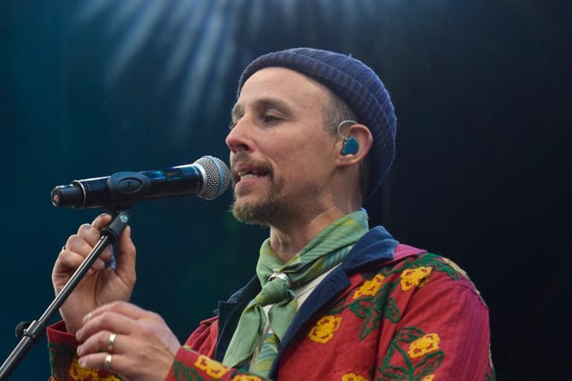 JP Cooper gave a captivating opening performance