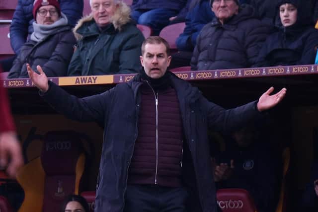 Sulphurites boss Simon Weaver is now without a win in five League Two matches.