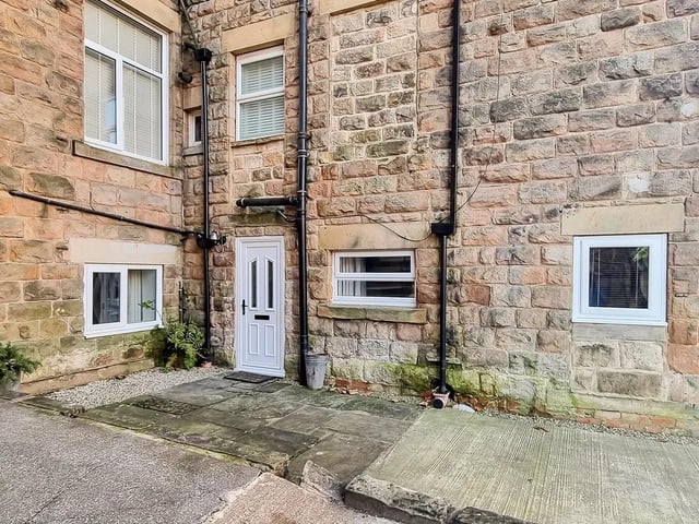 This one bedroom and one bathroom flat is for sale with Myrings Estate Agents for £160,000