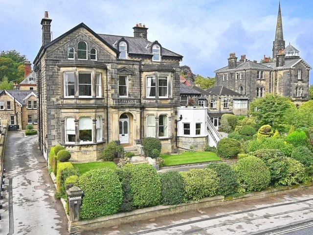 This three bedroom and two bathroom flat is for sale with Verity Frearson for £500,000