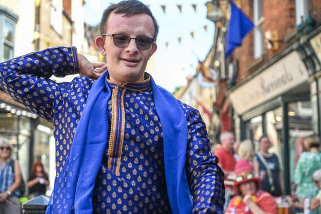 Bollywood dancing stars performed faultlessly to crowds