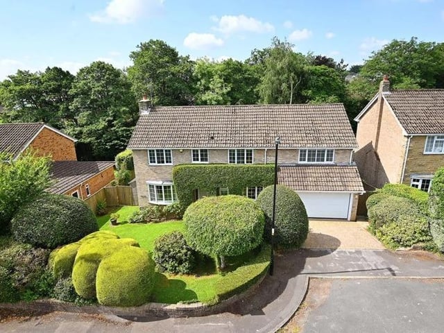 This five bedroom and two bathroom detached house is for sale with Verity Frearson for £895,000