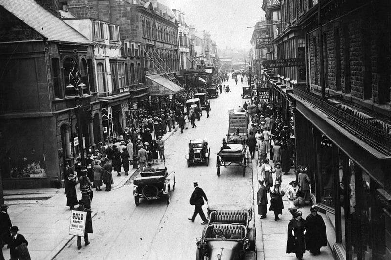 A busy street in Harrogate in 1925.