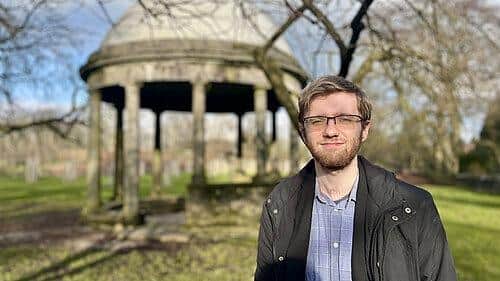 Andrew Timothy, Lib Dem Councillor for Stray, Woodlands, and Hookstone told the Harrogate Advertiser he shared the mother’s anger at the state of the road in Wayside Close. (Picture contributed)