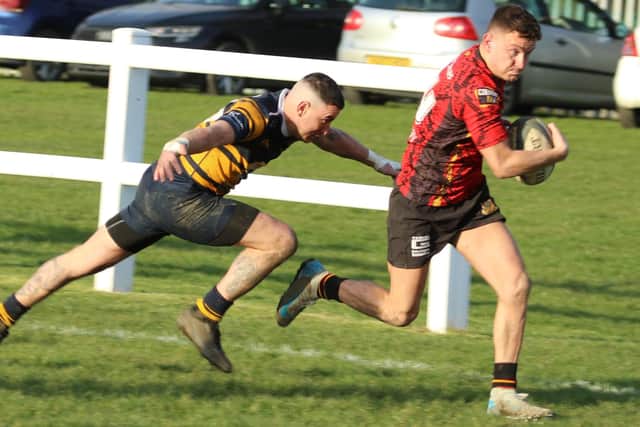 Nick Bell bagged himself a hat-trick of tries as Harrogate Pythons demolished Bridlington at the Jim Saynor Ground.