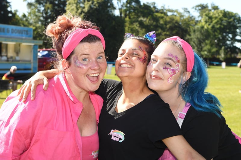 Milly Rose, Anna Juiado and Jessica Lowery ready for the Race for Life in 2022