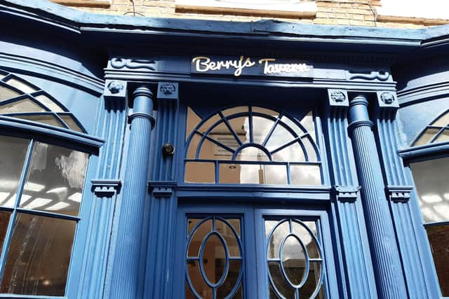 Berry’s Tavern at 48 High Street, Knaresborough is a relaxed and airy space with stylish wooden floor board interiors and wooden seated booths.