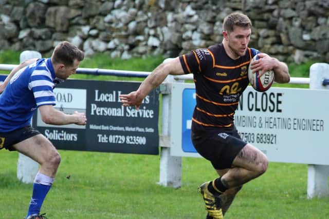 Tim Evans' last-gasp try secured the visitors a crucial victory in their quest for promotion.