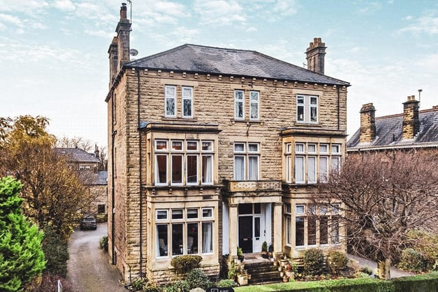 Apartment 1,6 Park Road is situated in a prime location in Harrogate nearby the fashionable location of Oval Gardens.