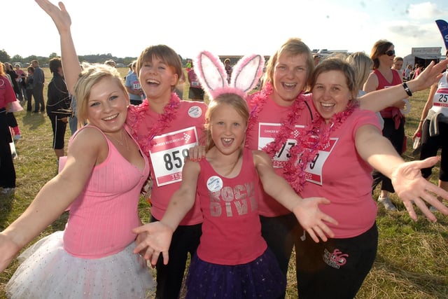 Shannon Ingleby, Rachel Thomas, Sharon Carney, Zara Ingleby and Taylor Ingleby - Race for Life in 2009
