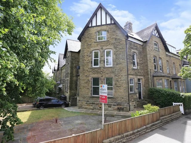 This three bedroom and one bathroom flat is for sale with William H Brown for £160,000