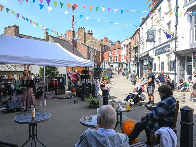 The Kirkgate performance from Alannah Creed kept visitors on the streets entertained