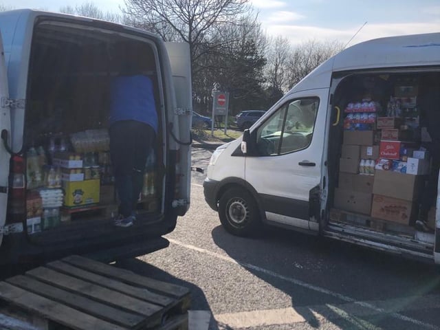 The DRPU tweeted: “Look at the state of this Sprinter. Weighs over six tonnes but limit is 3.5t. Tyre cord exposed. Van two, a Transit, arrives to pick up excess and is now also a tonne overweight. Awaiting the arrival of van three.”