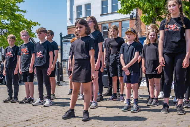 Ripon Theatre Festival had young dancers showcase their focus during their quality performance. Street performers with Little Bird Artisan Market