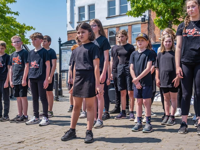 Ripon Theatre Festival had young dancers showcase their focus during their quality performance. Street performers with Little Bird Artisan Market