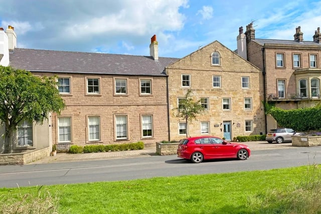 This two bedroom and one bathroom flat is for sale with Verity Frearson for £239,950