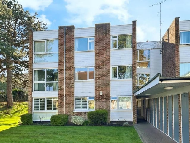 This two bedroom and one bathroom flat is for sale with Hunters for £210,000