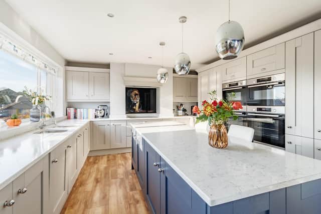 A swish, modern kitchen.