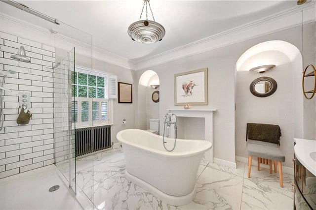 A bathroom with the luxurious touch.