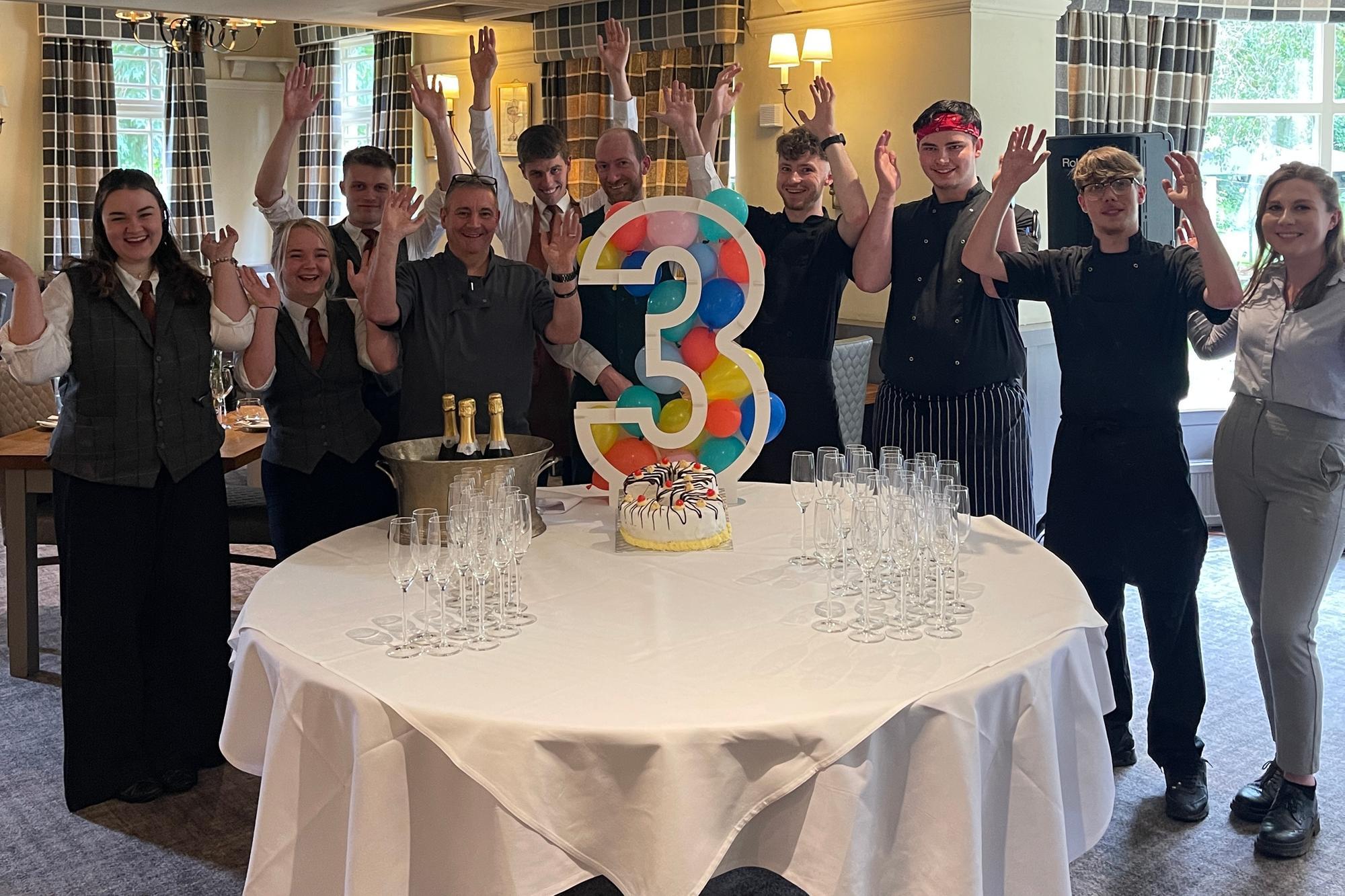 Harrogate district country pub hosts special weekend to celebrate third birthday – with cake and complimentary prosecco - Vimarsana News