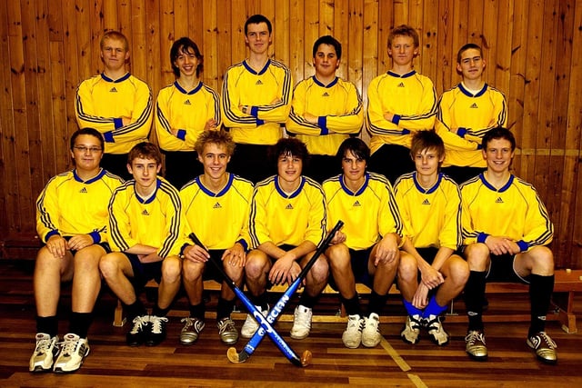 St Aidan's Church of England High School hockey team in 2004