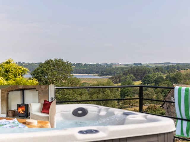 Buryemwick, is located in the heart of the Yorkshire Dales. The Cottage has a hot tub with a view and a stylish interior with added luxury.