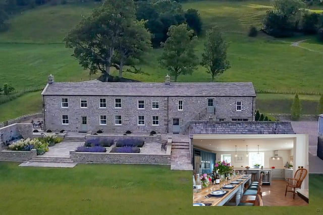 Howesyke is located near Leyburn in the Yorkshire Dales. An 18th century farmhouse that sleeps up to 18 guests in style and luxury, ideal for groups and large families