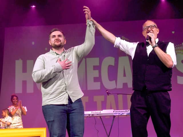 Last year's winner, Gordon Robertson (left)