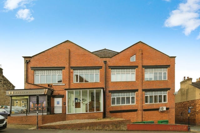 This one bedroom and one bathroom flat is for sale with Pure for £135,000