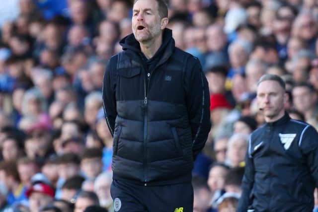 Sulphurites boss Simon Weaver urges his team on during Saturday's League Two clash with AFC Wimbledon.