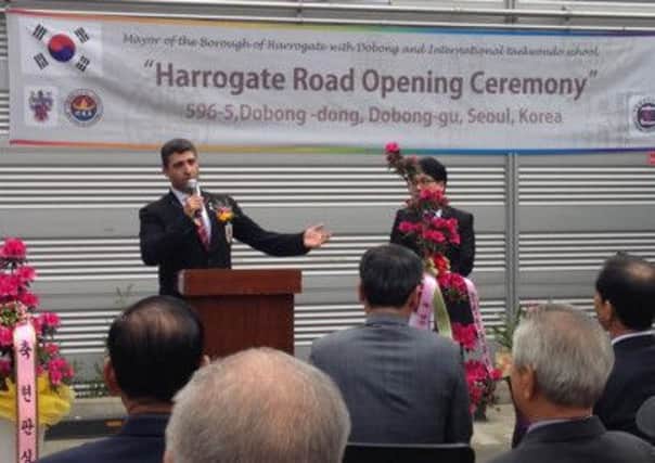 Official unveiling of Harrogate road sign in Seoul (s)