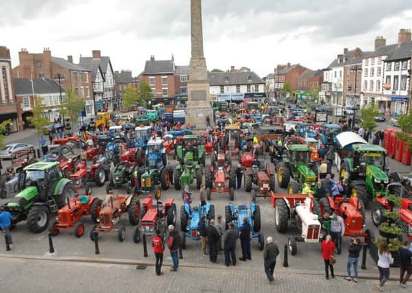 NARG 1506062AM10 Tractor Festival. A crowded Ripon market square. Picture : Adrian Murray. 1506062AM10)