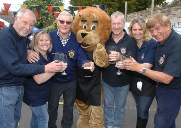 NAWN 1605281AM1 Wetherby Lions Beer Festival. Committee members. Chris Atkinson, Caroline Yelland, Robert Rolfe, Rory the Lion, Martyn Tate, Steph Theweneti and John Wardley.  (1605281AM1)