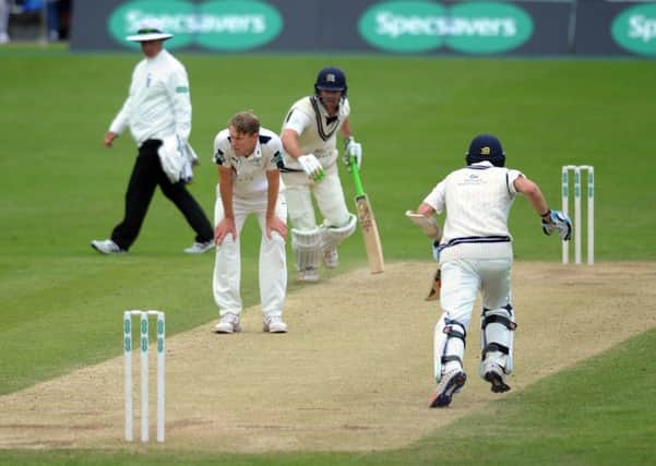 Yorkshire's Steve Patterson looks on in dismay as Middlesex's Stevie Eskinazi and James Franklin pile on the runs (
Picture: Jonathan Gawthorpe).