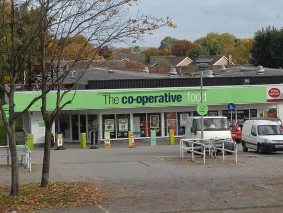 Plans to build a Lidl store on the former Co-op site on Chain Lane have been recommended for approval.