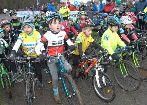 NADV 1701011AM1 Harrogate Nova Cyclocross. Youngsters prepare for the start of the under 8's race.(1701111AM1)