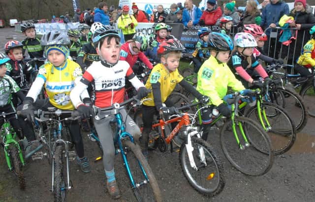 Harrogate Nova Cyclocross. Youngsters prepare for the start of the under 8's race. (1701111AM1)