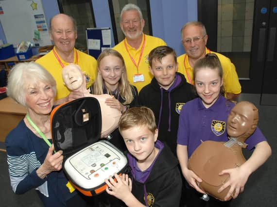 Harrogate Lions members Bernadette Reid, Stewart Reid, Dave Terzza and Steve Caldwell, with Harrogate High School students Jake Hutton (12), Edie Johnson, Joe Sansom (12) and Felicity Leech (12) (1805221AM1).